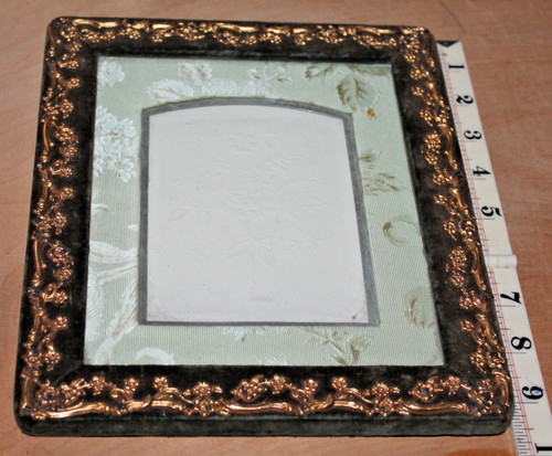 Empty frame pretty old - ,